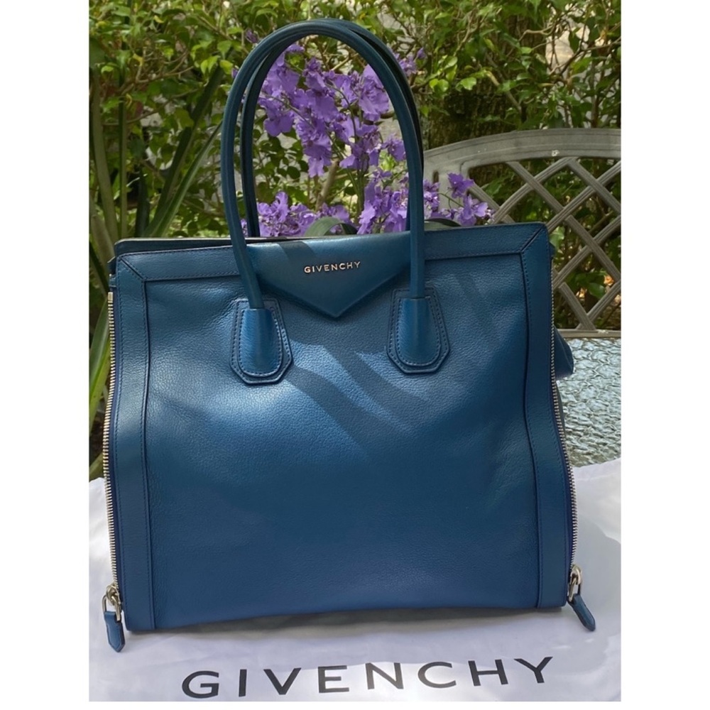 GORGEOUS blue Givenchy shoulder bag - Picture 1 of 15